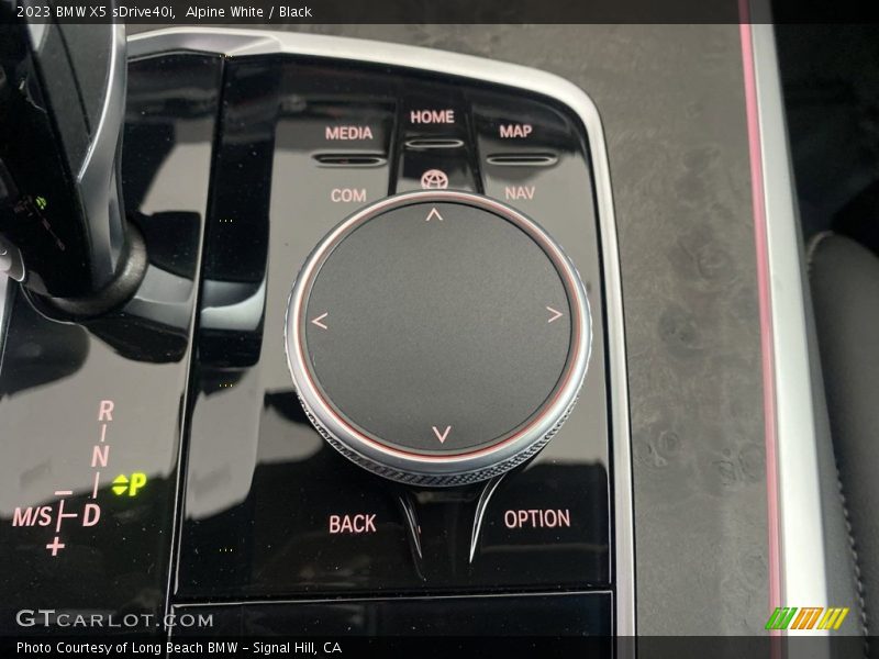 Alpine White / Black 2023 BMW X5 sDrive40i