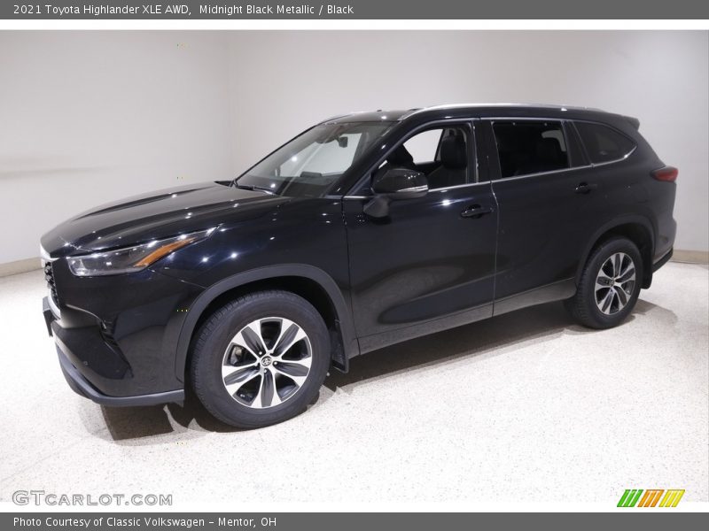 Midnight Black Metallic / Black 2021 Toyota Highlander XLE AWD