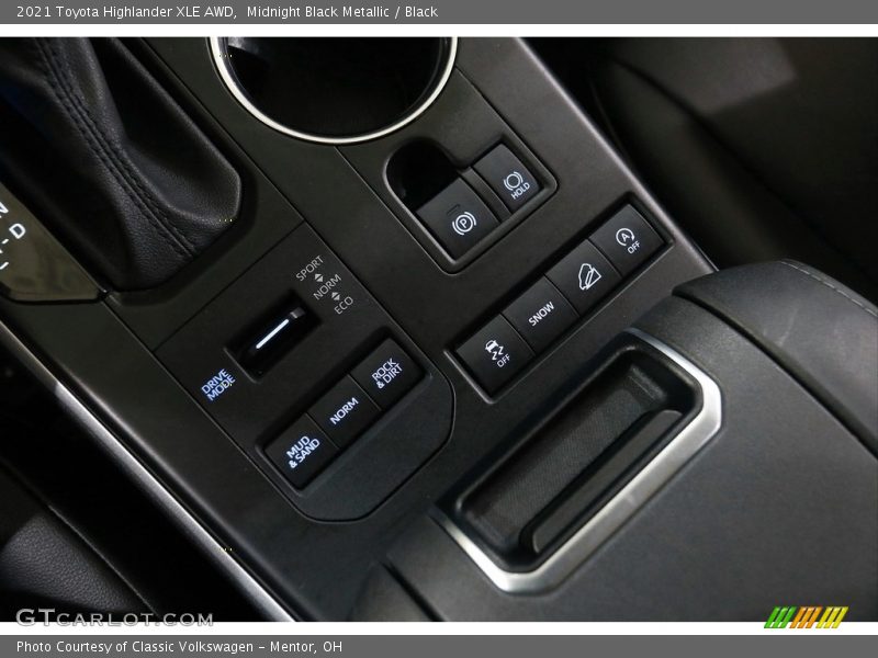 Midnight Black Metallic / Black 2021 Toyota Highlander XLE AWD