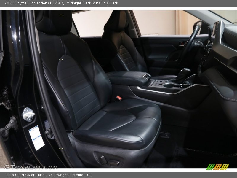 Midnight Black Metallic / Black 2021 Toyota Highlander XLE AWD