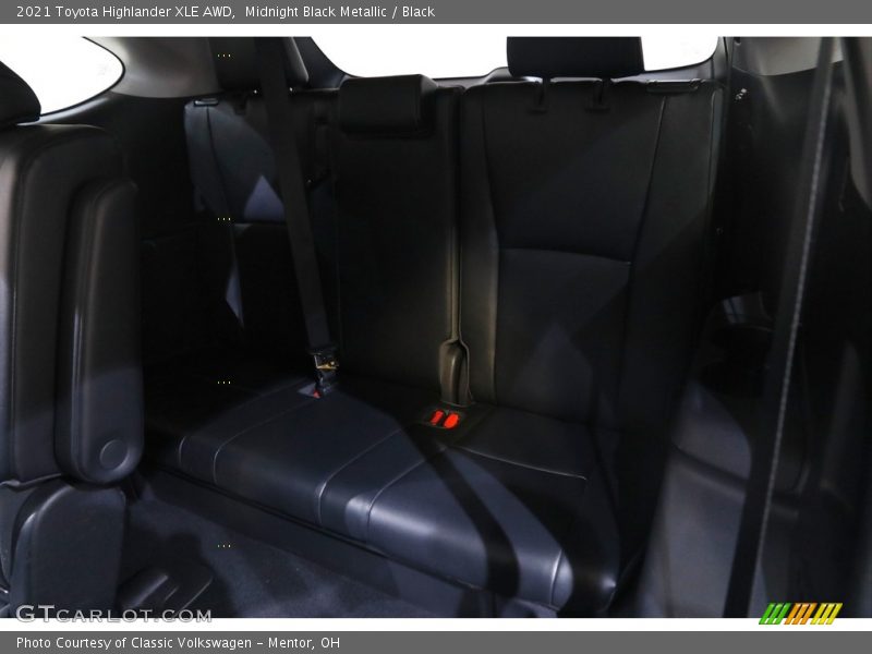 Midnight Black Metallic / Black 2021 Toyota Highlander XLE AWD
