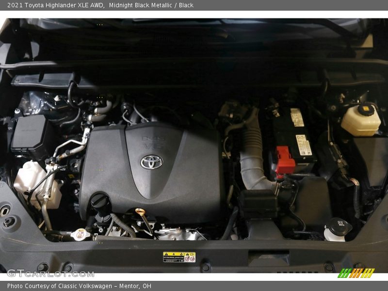 Midnight Black Metallic / Black 2021 Toyota Highlander XLE AWD