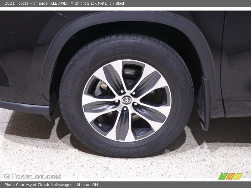 Midnight Black Metallic / Black 2021 Toyota Highlander XLE AWD