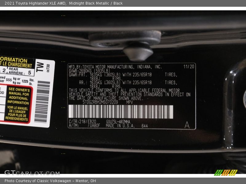 Midnight Black Metallic / Black 2021 Toyota Highlander XLE AWD