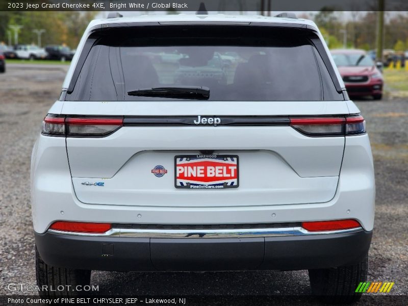 Bright White / Global Black 2023 Jeep Grand Cherokee 4XE