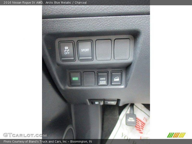 Arctic Blue Metallic / Charcoal 2016 Nissan Rogue SV AWD