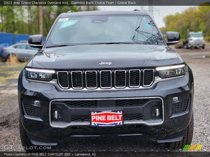 Diamond Black Crystal Pearl / Global Black 2023 Jeep Grand Cherokee Overland 4x4