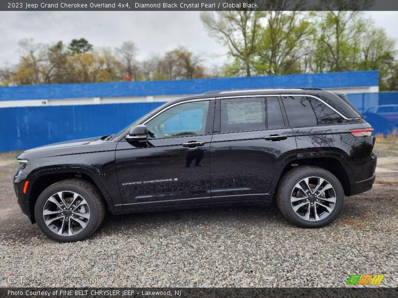 Diamond Black Crystal Pearl / Global Black 2023 Jeep Grand Cherokee Overland 4x4