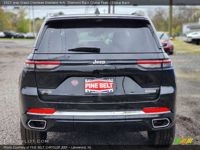 Diamond Black Crystal Pearl / Global Black 2023 Jeep Grand Cherokee Overland 4x4