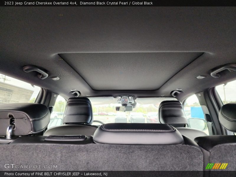 Diamond Black Crystal Pearl / Global Black 2023 Jeep Grand Cherokee Overland 4x4