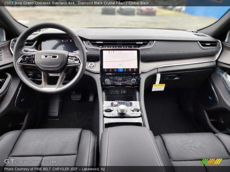 Diamond Black Crystal Pearl / Global Black 2023 Jeep Grand Cherokee Overland 4x4
