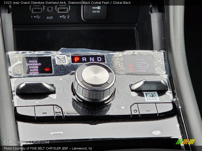 Diamond Black Crystal Pearl / Global Black 2023 Jeep Grand Cherokee Overland 4x4