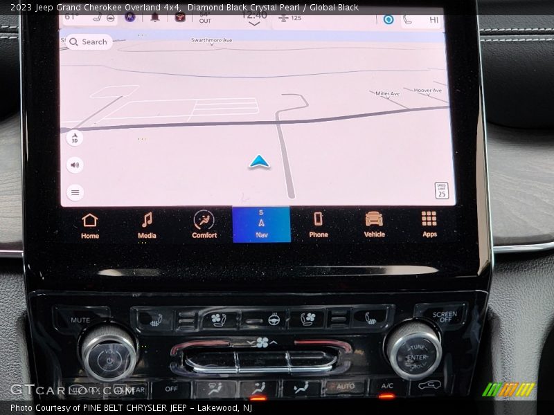 Diamond Black Crystal Pearl / Global Black 2023 Jeep Grand Cherokee Overland 4x4