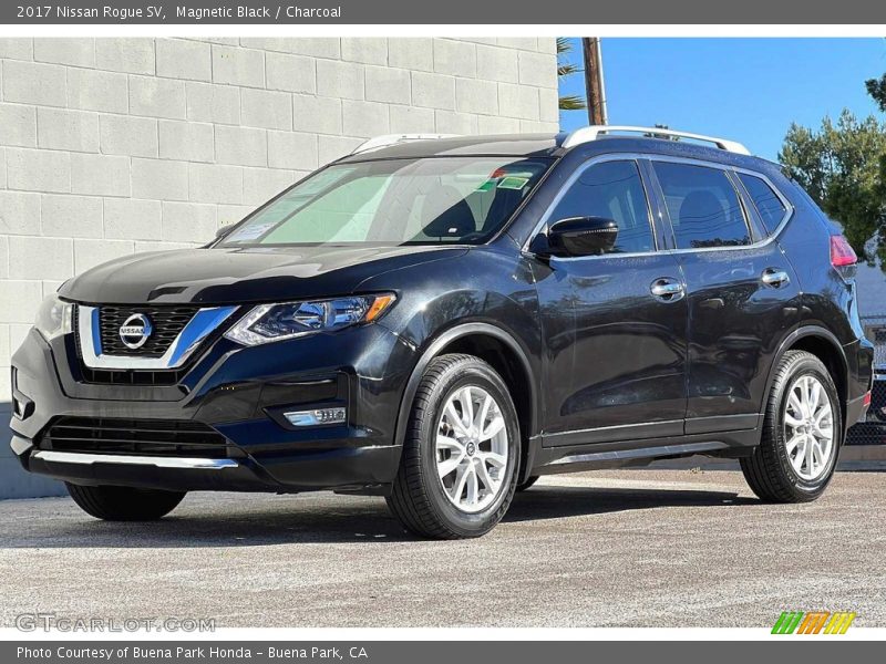 Front 3/4 View of 2017 Rogue SV