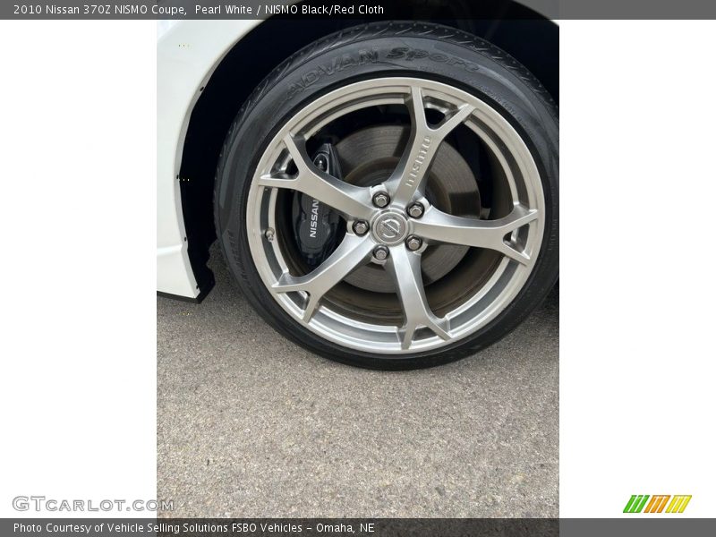 Pearl White / NISMO Black/Red Cloth 2010 Nissan 370Z NISMO Coupe