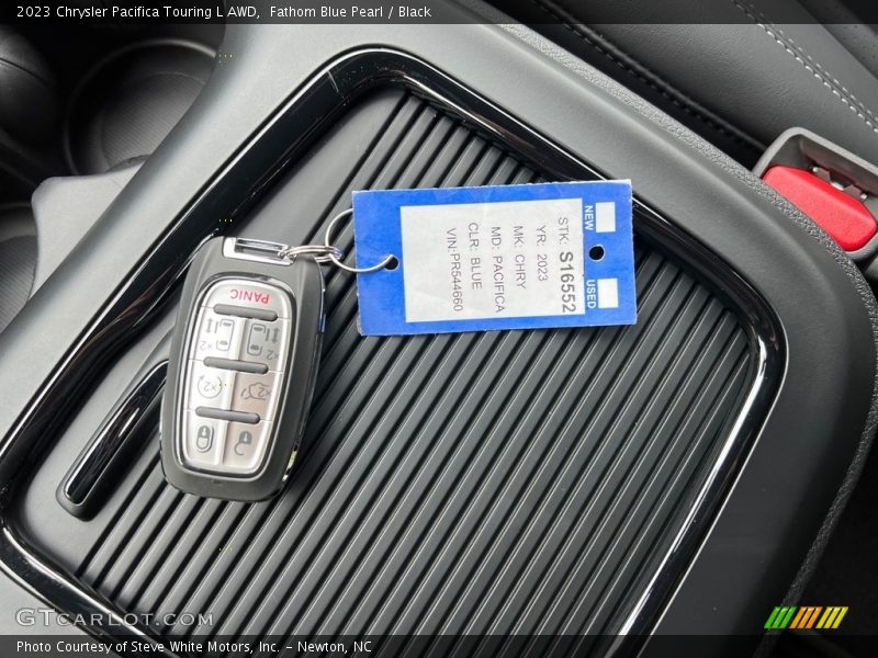 Keys of 2023 Pacifica Touring L AWD