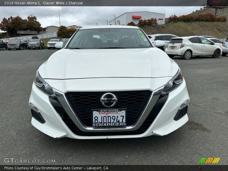Glacier White / Charcoal 2019 Nissan Altima S
