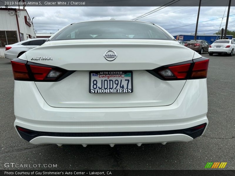 Glacier White / Charcoal 2019 Nissan Altima S