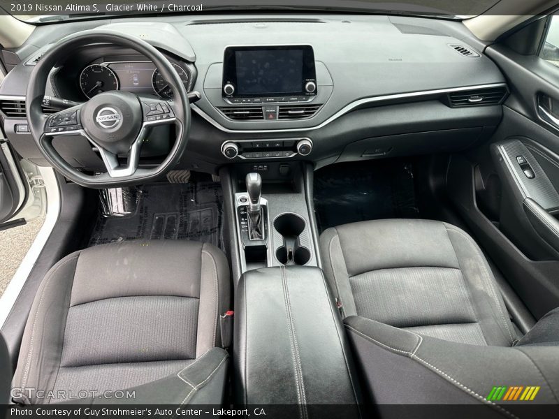 Glacier White / Charcoal 2019 Nissan Altima S