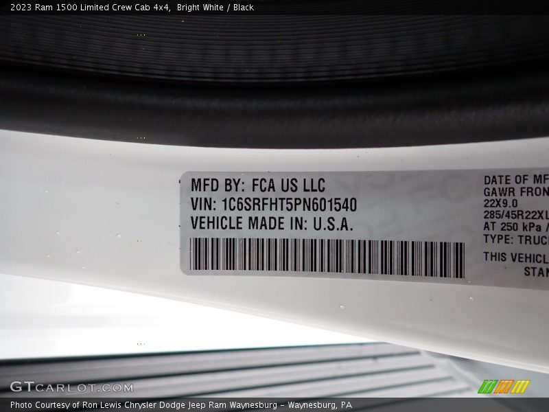 Bright White / Black 2023 Ram 1500 Limited Crew Cab 4x4