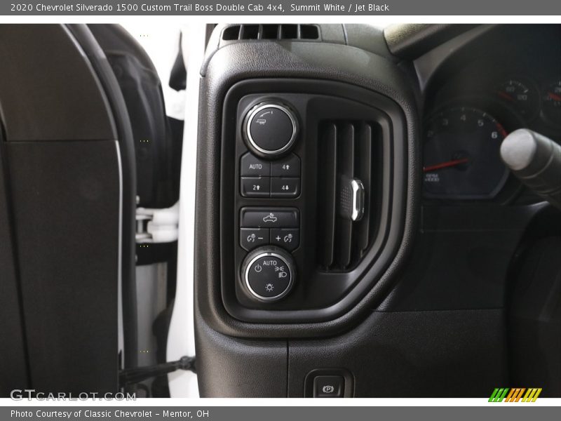 Controls of 2020 Silverado 1500 Custom Trail Boss Double Cab 4x4