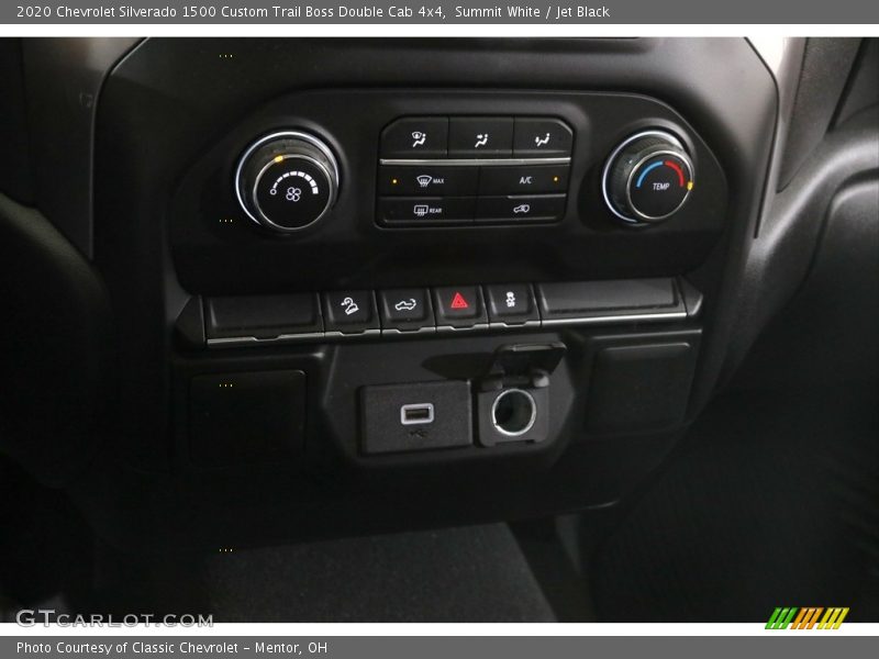 Controls of 2020 Silverado 1500 Custom Trail Boss Double Cab 4x4