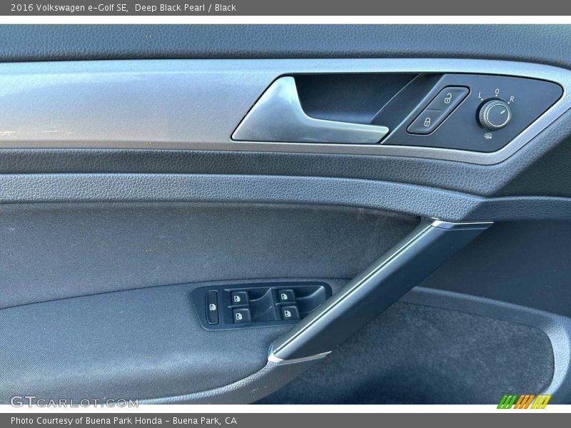 Deep Black Pearl / Black 2016 Volkswagen e-Golf SE