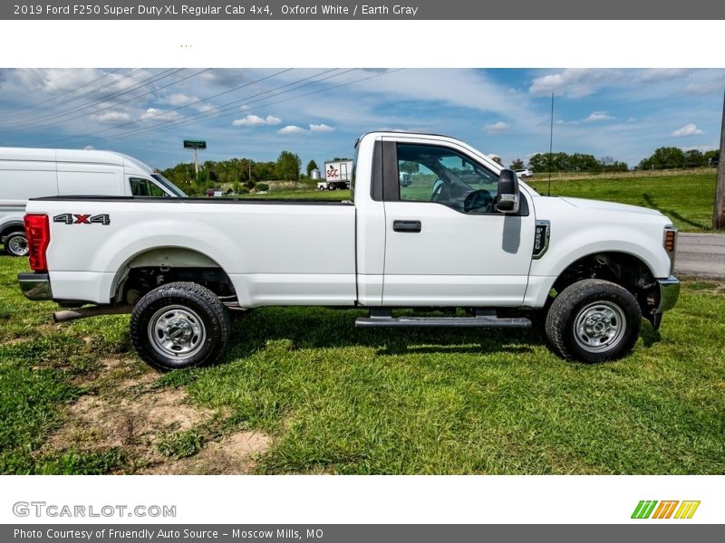 Oxford White / Earth Gray 2019 Ford F250 Super Duty XL Regular Cab 4x4
