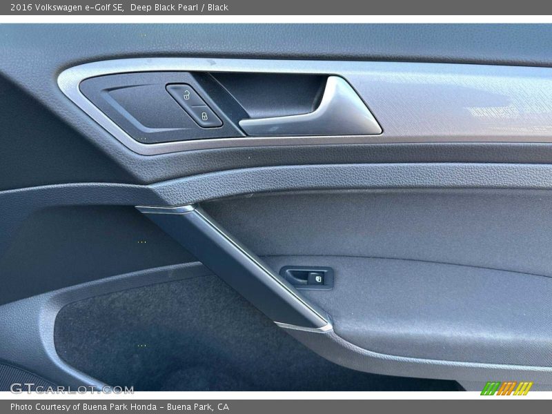 Deep Black Pearl / Black 2016 Volkswagen e-Golf SE