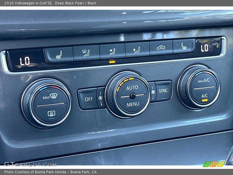Deep Black Pearl / Black 2016 Volkswagen e-Golf SE