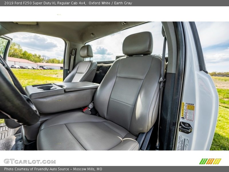 Oxford White / Earth Gray 2019 Ford F250 Super Duty XL Regular Cab 4x4