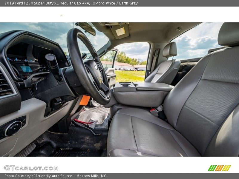 Oxford White / Earth Gray 2019 Ford F250 Super Duty XL Regular Cab 4x4