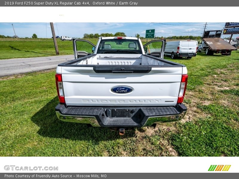 Oxford White / Earth Gray 2019 Ford F250 Super Duty XL Regular Cab 4x4