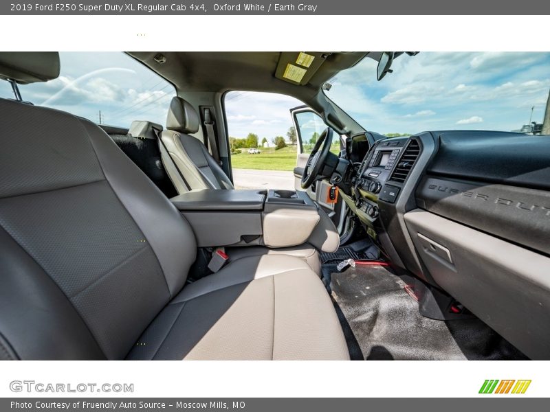 Oxford White / Earth Gray 2019 Ford F250 Super Duty XL Regular Cab 4x4