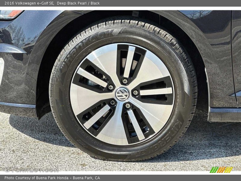 Deep Black Pearl / Black 2016 Volkswagen e-Golf SE