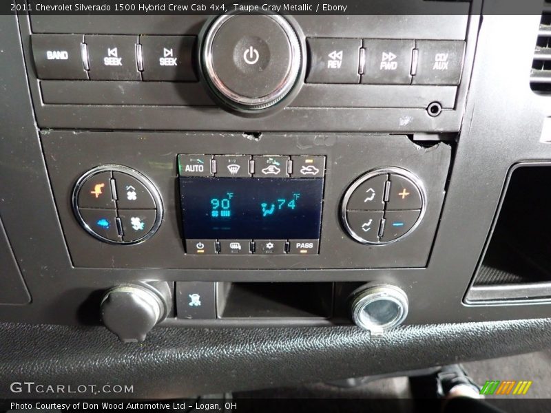 Controls of 2011 Silverado 1500 Hybrid Crew Cab 4x4