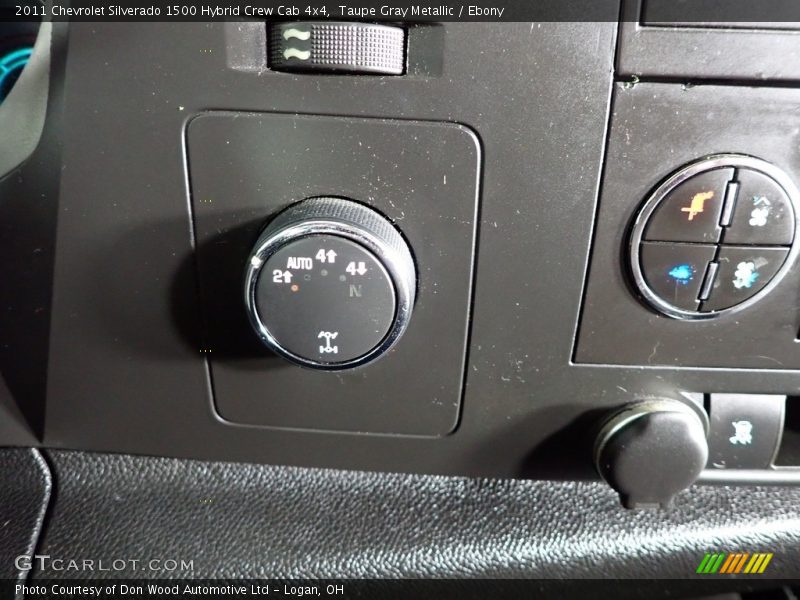 Controls of 2011 Silverado 1500 Hybrid Crew Cab 4x4