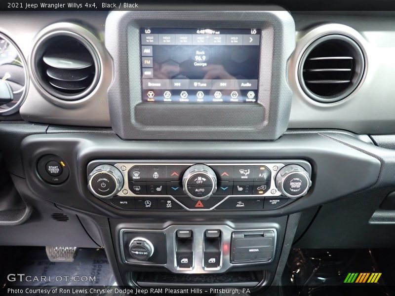 Controls of 2021 Wrangler Willys 4x4