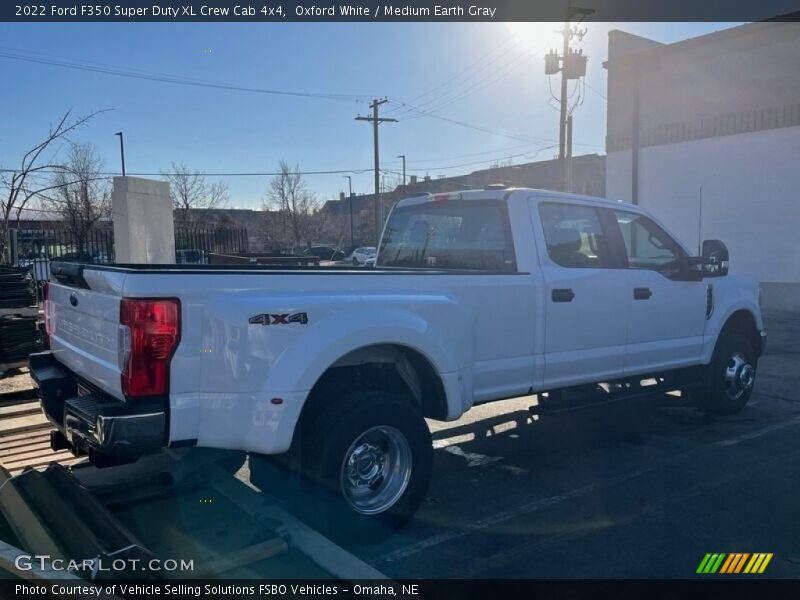 Oxford White / Medium Earth Gray 2022 Ford F350 Super Duty XL Crew Cab 4x4