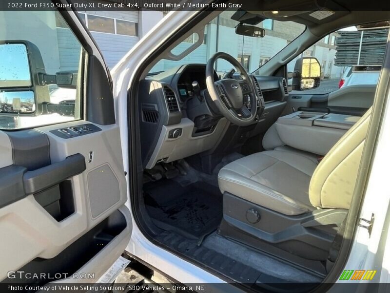 Oxford White / Medium Earth Gray 2022 Ford F350 Super Duty XL Crew Cab 4x4