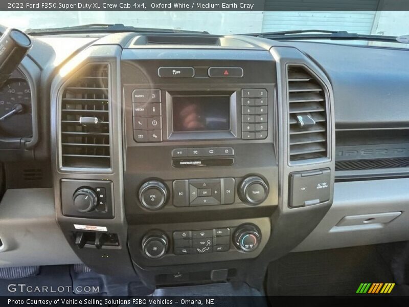 Oxford White / Medium Earth Gray 2022 Ford F350 Super Duty XL Crew Cab 4x4