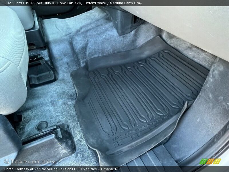 Oxford White / Medium Earth Gray 2022 Ford F350 Super Duty XL Crew Cab 4x4
