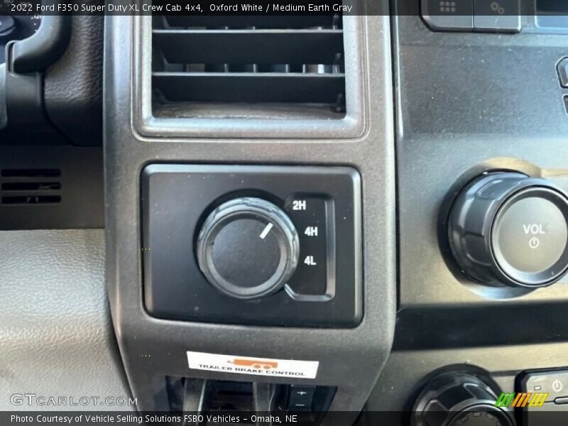 Oxford White / Medium Earth Gray 2022 Ford F350 Super Duty XL Crew Cab 4x4