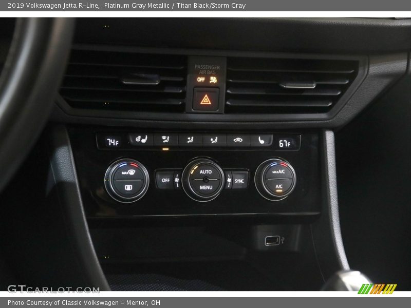 Platinum Gray Metallic / Titan Black/Storm Gray 2019 Volkswagen Jetta R-Line