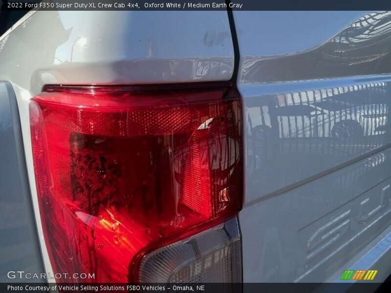 Oxford White / Medium Earth Gray 2022 Ford F350 Super Duty XL Crew Cab 4x4