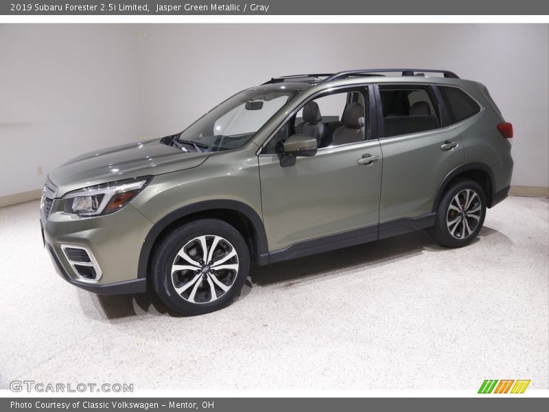 Front 3/4 View of 2019 Forester 2.5i Limited