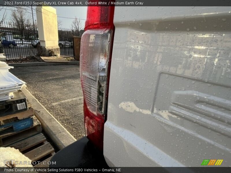 Oxford White / Medium Earth Gray 2022 Ford F350 Super Duty XL Crew Cab 4x4