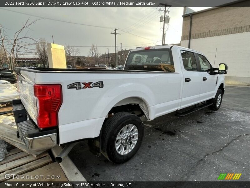 Oxford White / Medium Earth Gray 2022 Ford F350 Super Duty XL Crew Cab 4x4