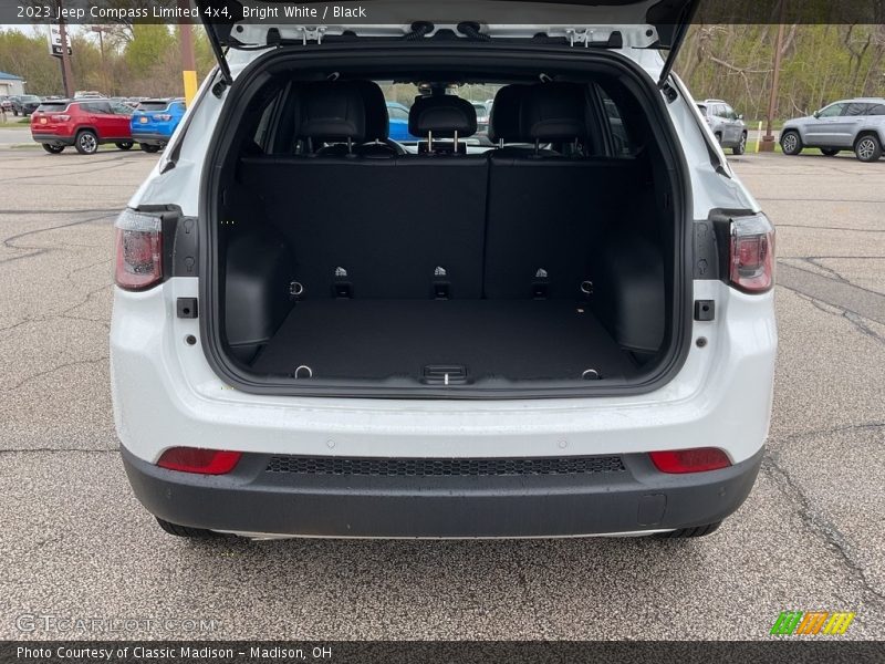 Bright White / Black 2023 Jeep Compass Limited 4x4