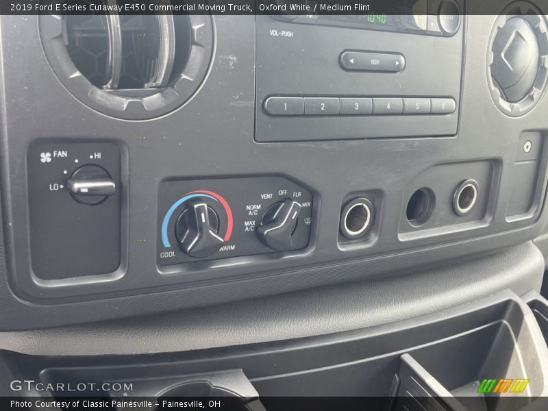 Oxford White / Medium Flint 2019 Ford E Series Cutaway E450 Commercial Moving Truck